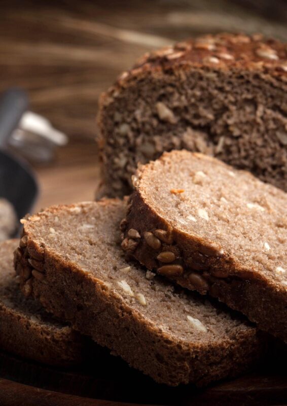 La ricetta del pane alle arachidi e semi di Manuela Contino.